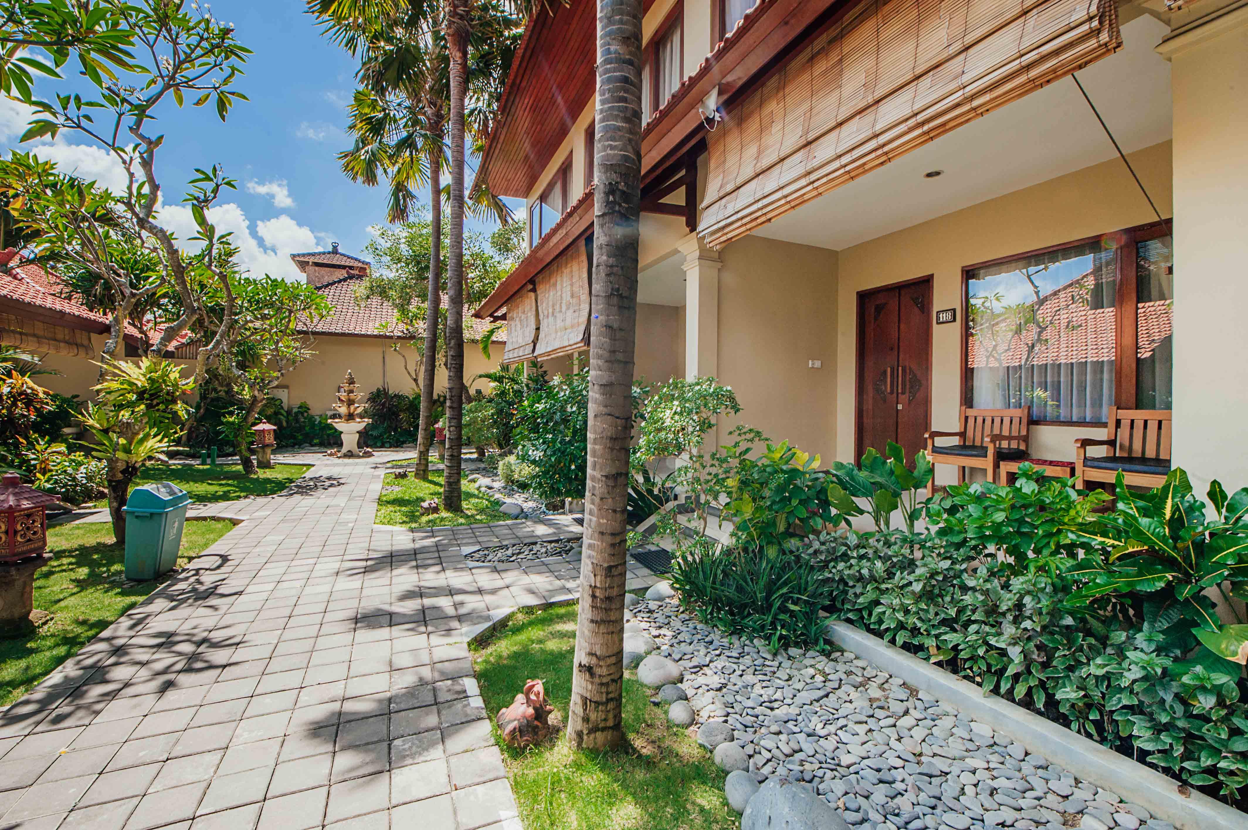Kuta Puri Bungalows, Villas And Resort Екстер'єр фото