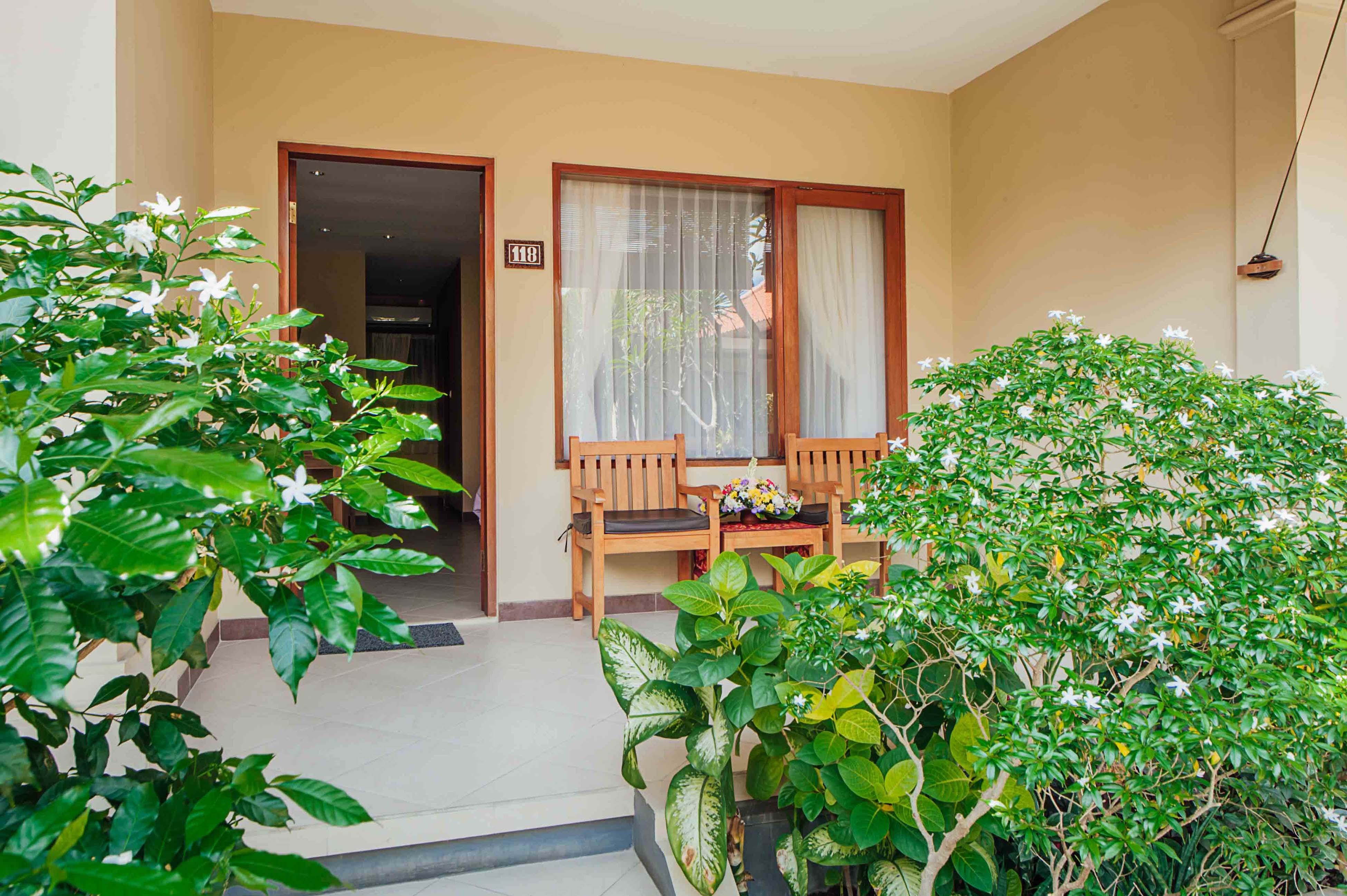 Kuta Puri Bungalows, Villas And Resort Екстер'єр фото