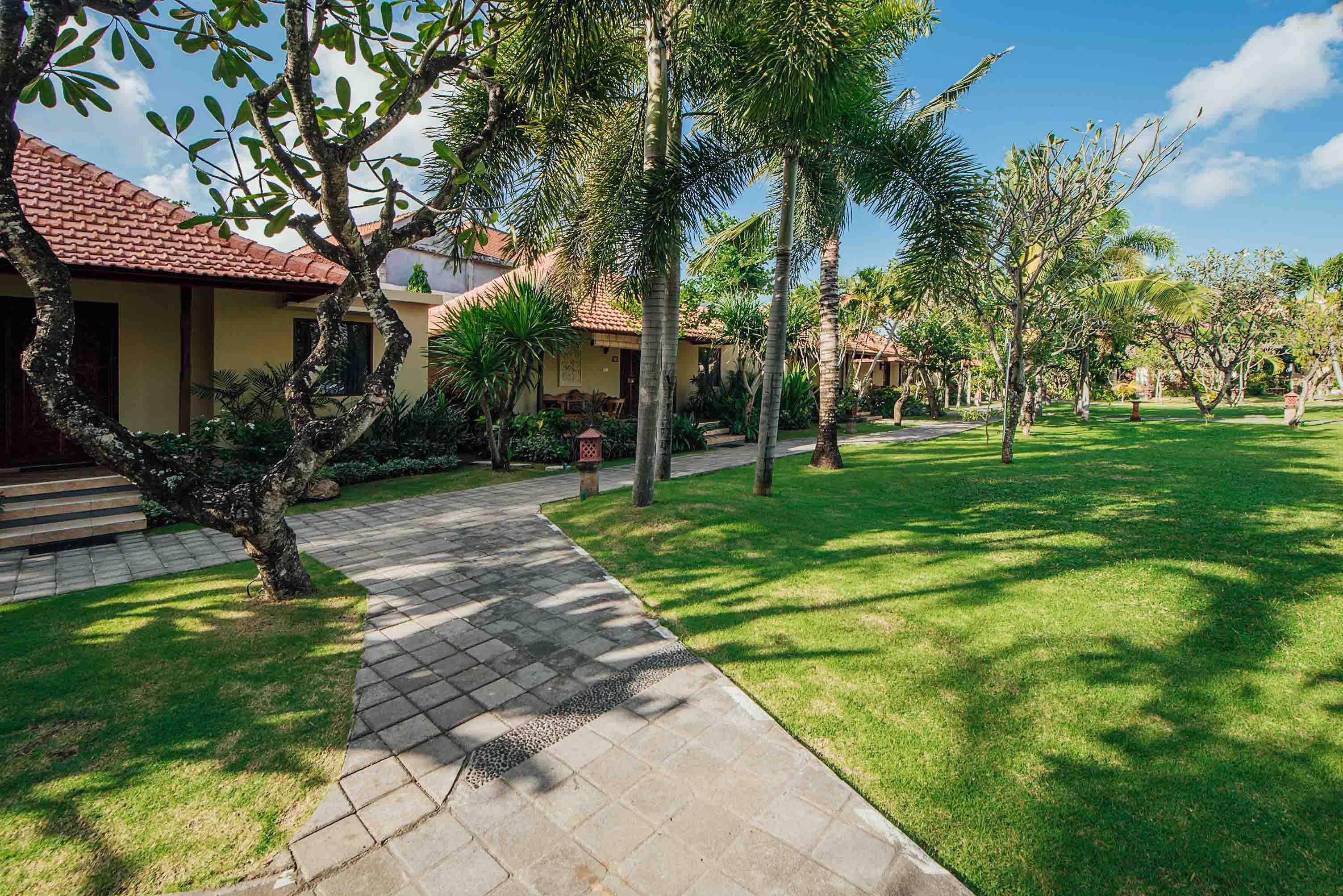 Kuta Puri Bungalows, Villas And Resort Екстер'єр фото