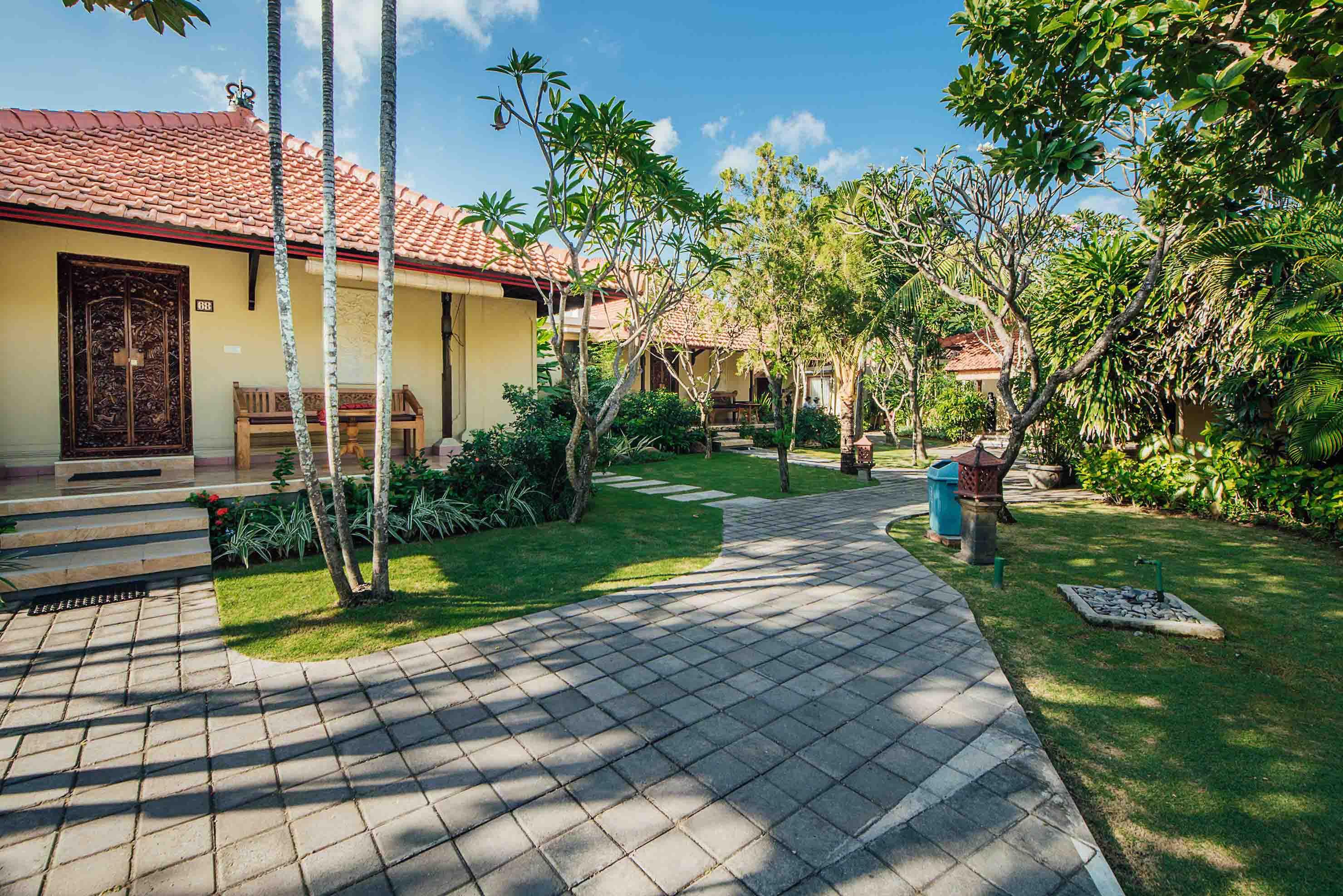 Kuta Puri Bungalows, Villas And Resort Екстер'єр фото