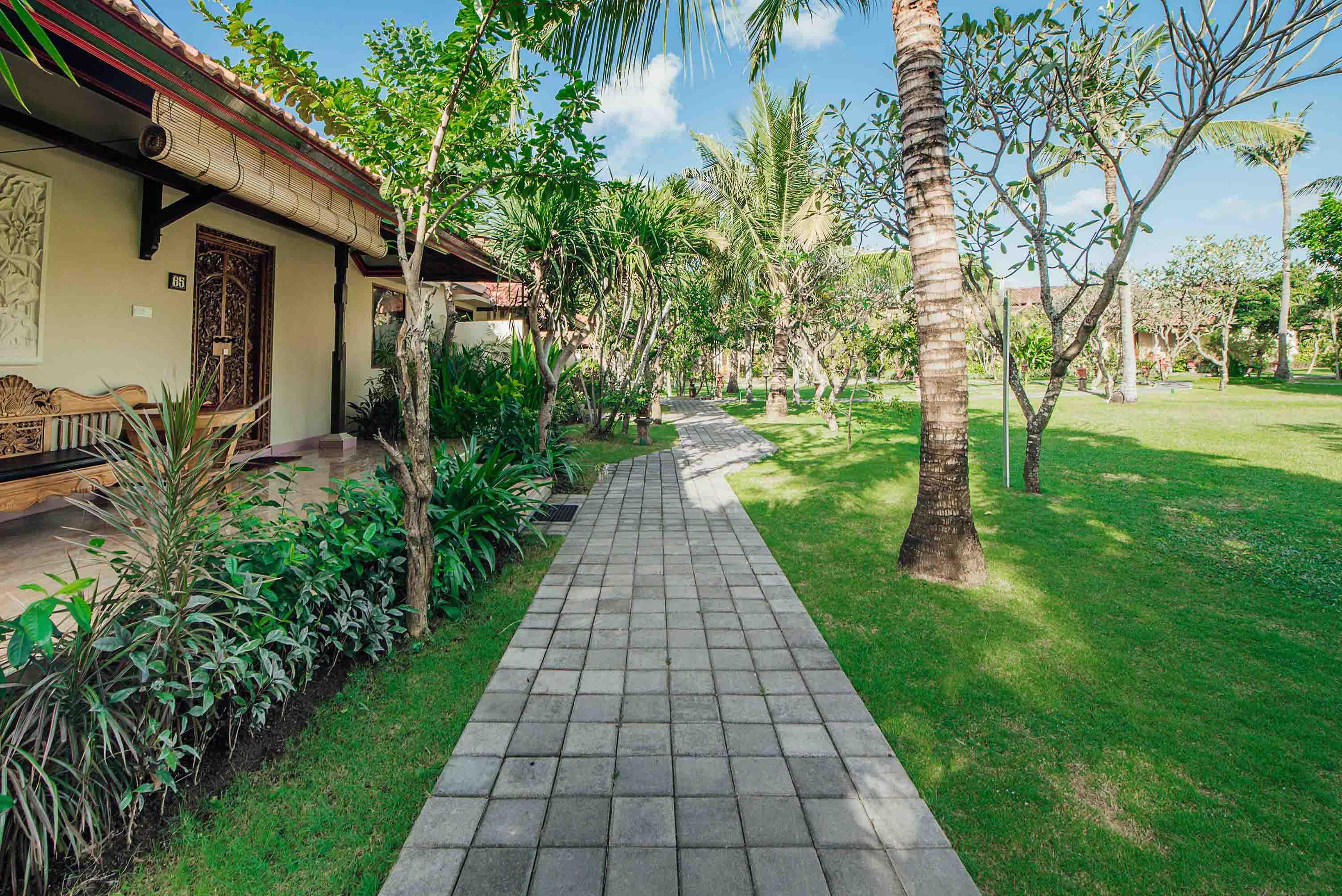 Kuta Puri Bungalows, Villas And Resort Екстер'єр фото