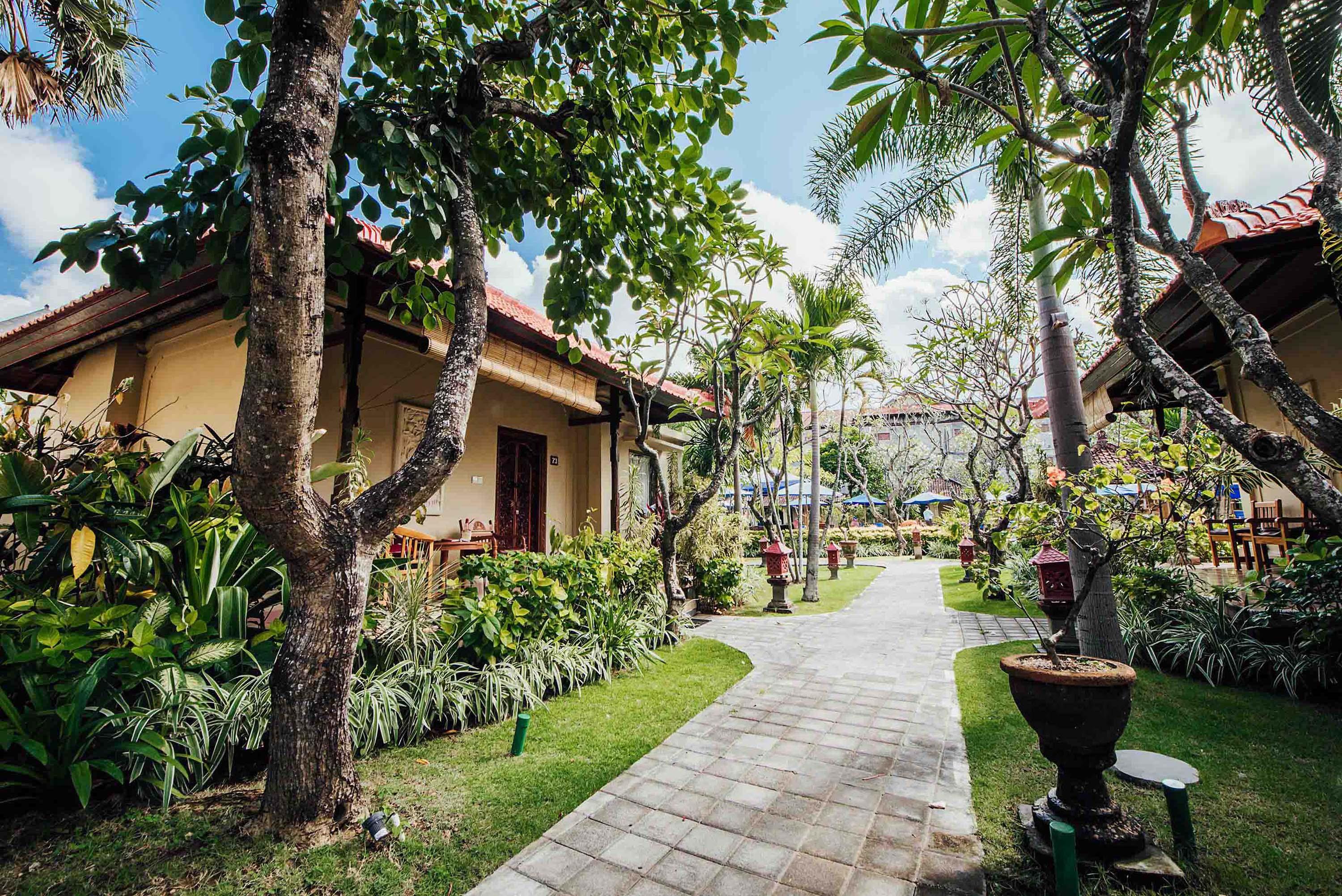 Kuta Puri Bungalows, Villas And Resort Екстер'єр фото