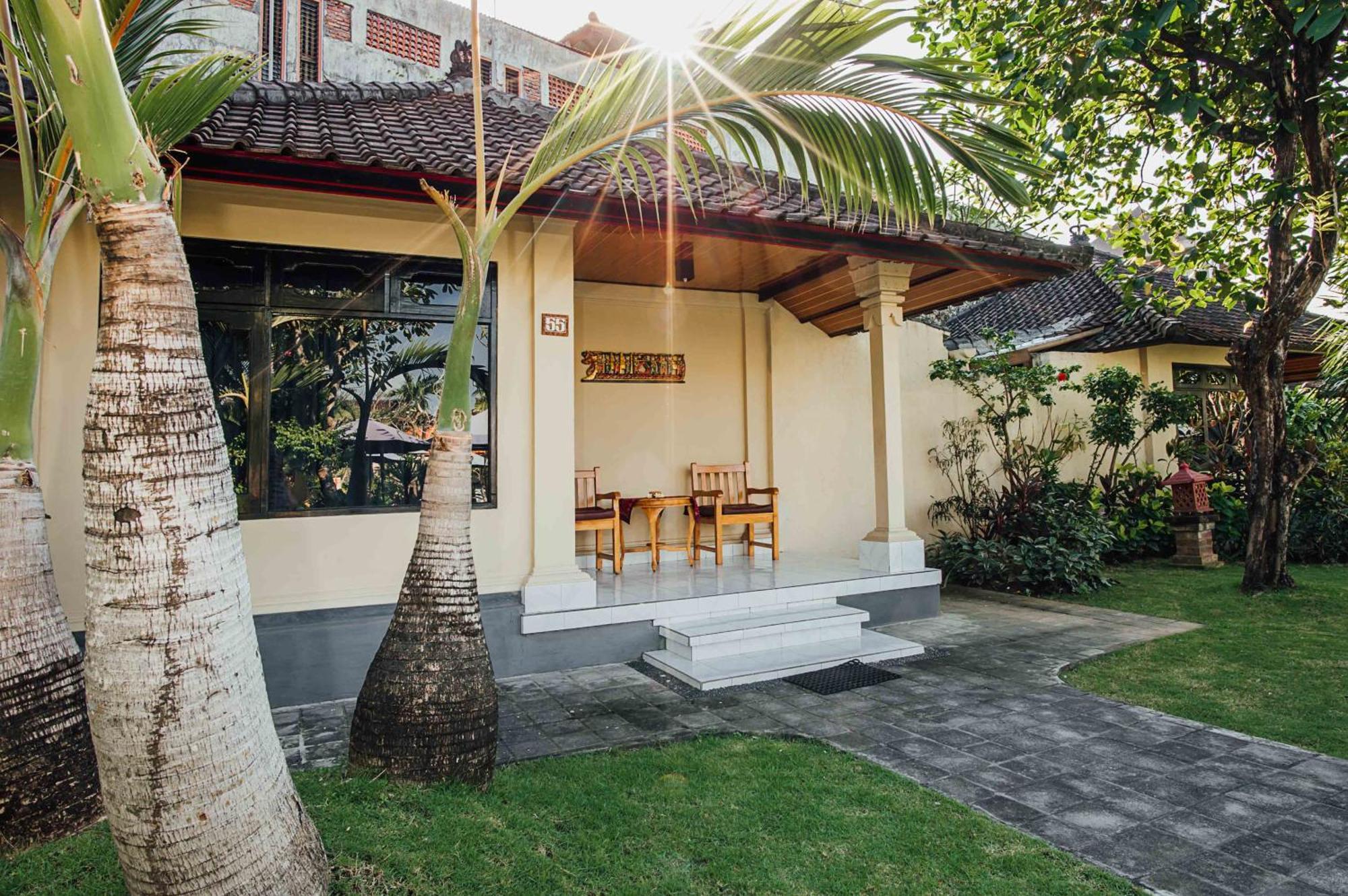 Kuta Puri Bungalows, Villas And Resort Екстер'єр фото