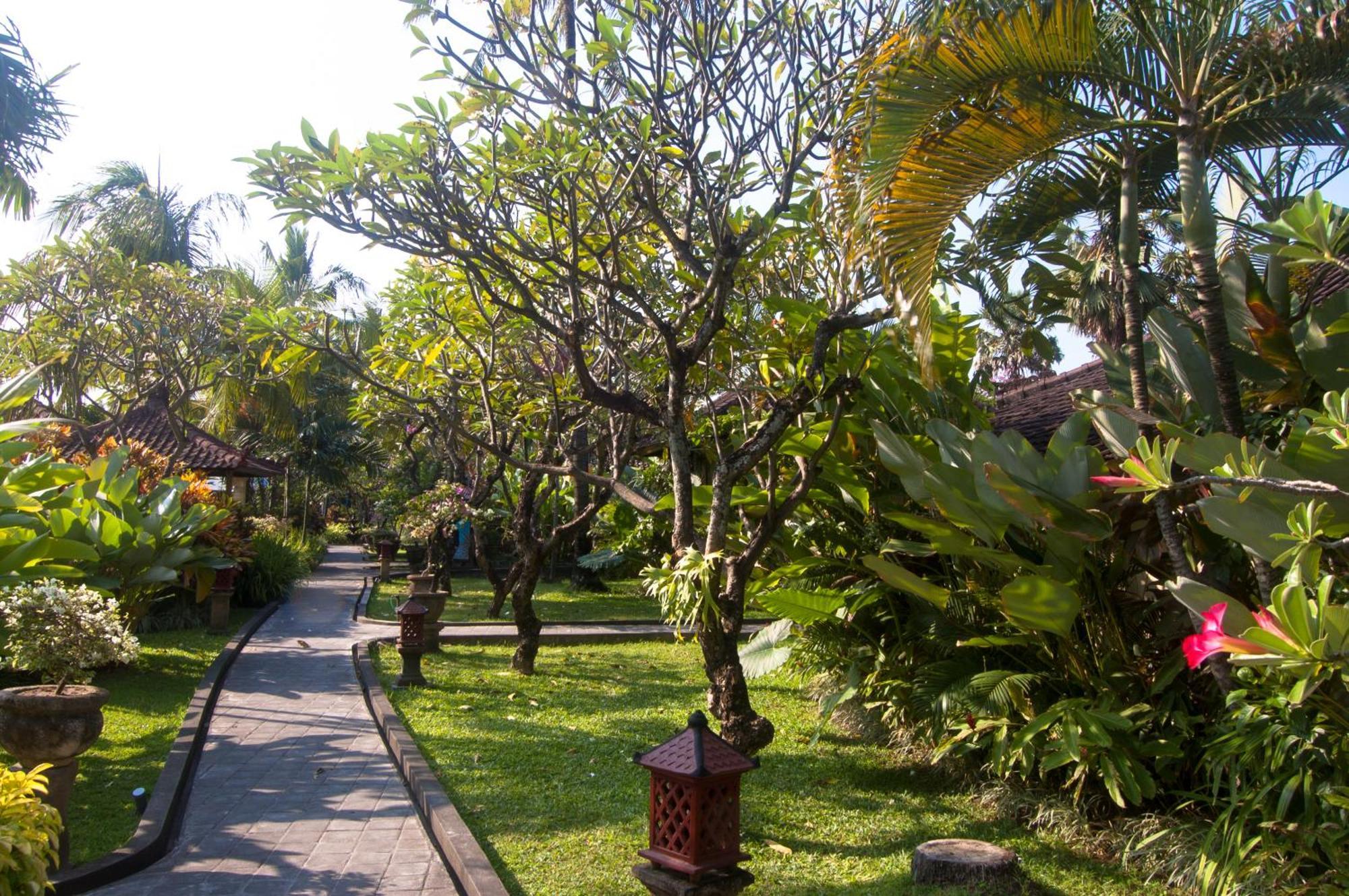 Kuta Puri Bungalows, Villas And Resort Екстер'єр фото