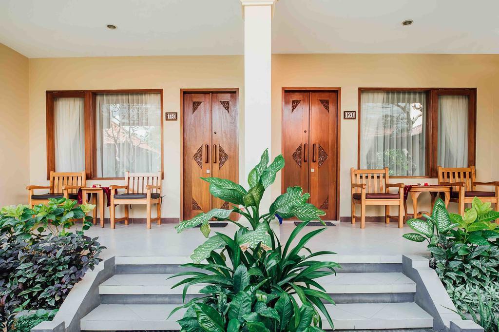 Kuta Puri Bungalows, Villas And Resort Екстер'єр фото